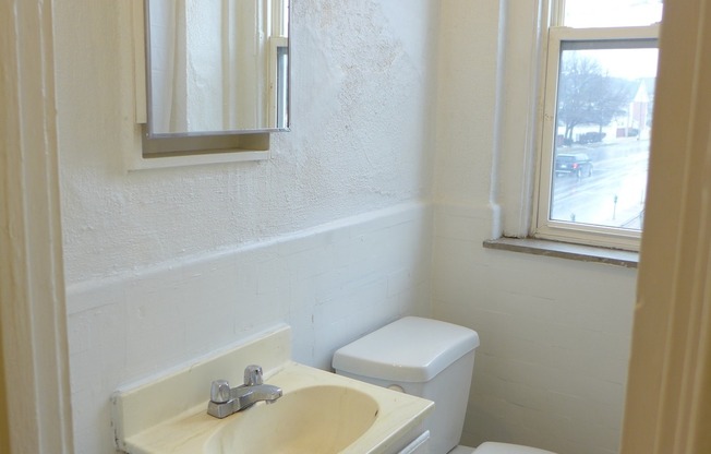 Studio, 1 bath, 400 sqft, $785, Unit 208