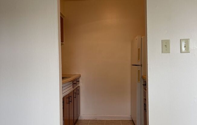 1 bed, 1 bath, 454 sqft, $1,275, Unit D-11