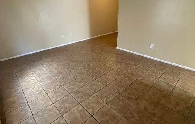 1 bed, 1 bath, 624 sqft, $699, Unit 38