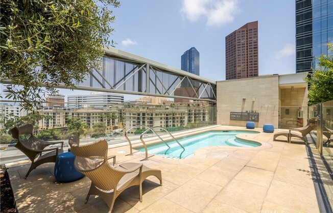 1 bed, 1 bath, 823 sqft, $5,200, Unit 2402