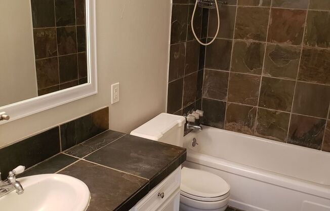 2 beds, 1 bath, $1,395, Unit 20