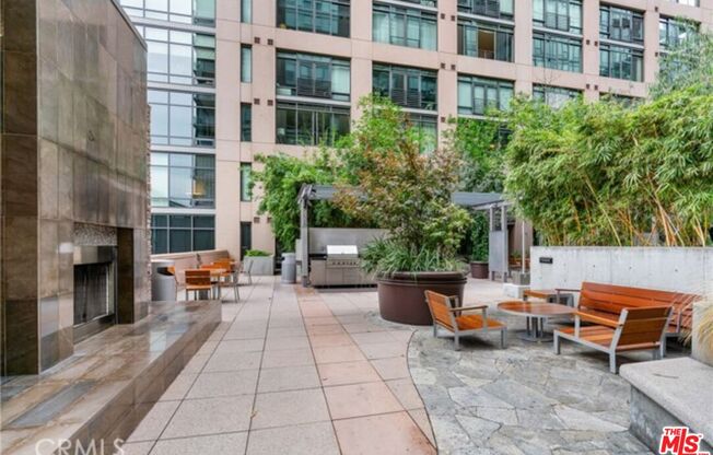 1 bed, 1 bath, 930 sqft, $3,000, Unit 813