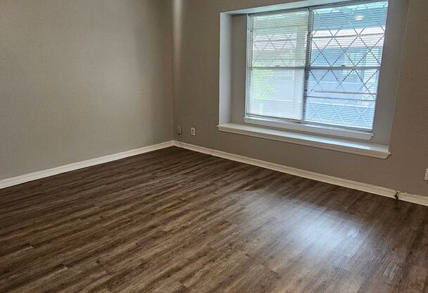 2 beds, 2 baths, 925 sqft, $1,300, Unit 218