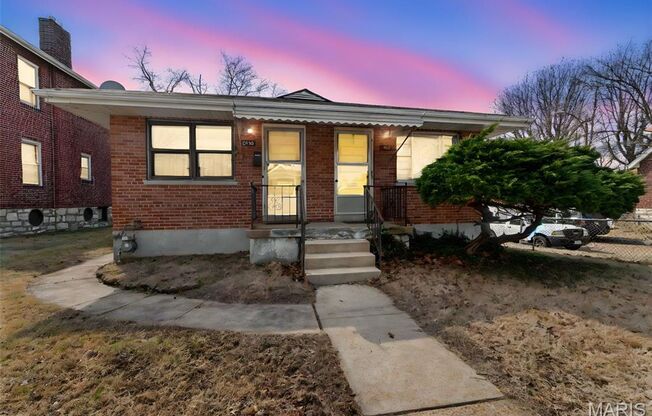 2 beds, 1 bath, 770 sqft, $1,200, Unit Southwest Ave - 2048