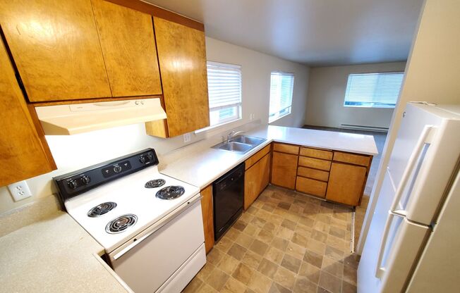 (526) Halpert Duplexes - 4 Bedroom / 2 Bathroom