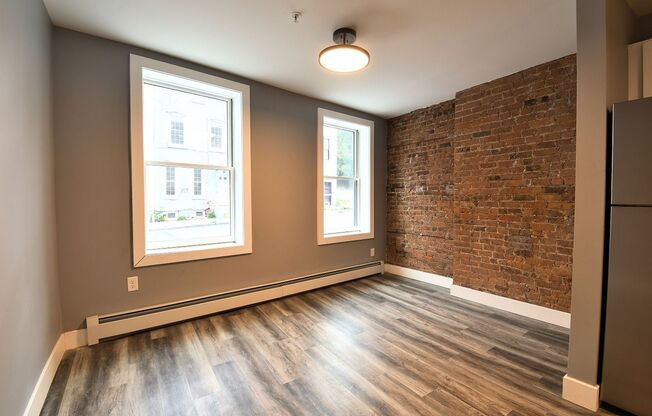 1 bed, 1 bath, $1,700, Unit 194 Chamber St - 1