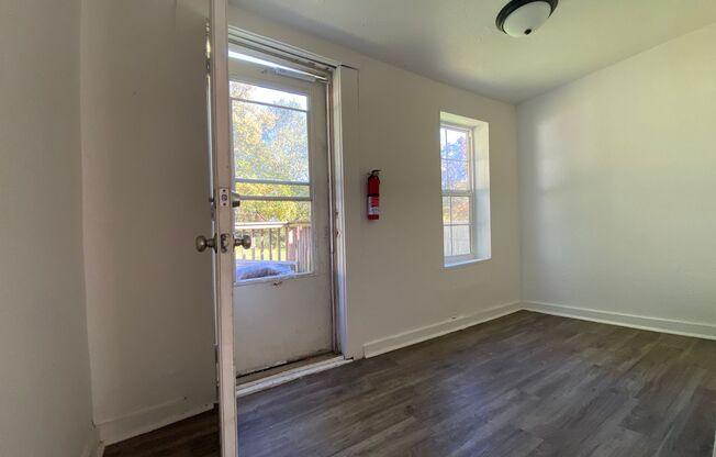 2 beds, 1 bath, $1,295