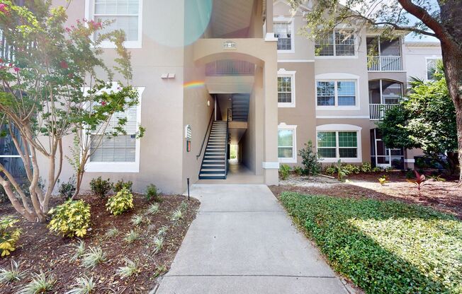 Lovely 3-bedroom, 2-bathroom condo available for rent in Overlook.