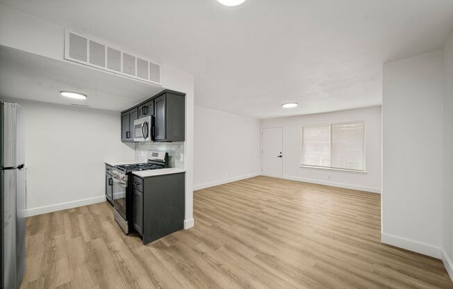 1 bed, 1 bath, 660 sqft, $885, Unit The Elms by ONYX #16