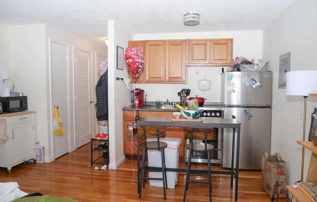 Studio, 1 bath, 999 sqft, $1,950, Unit 33