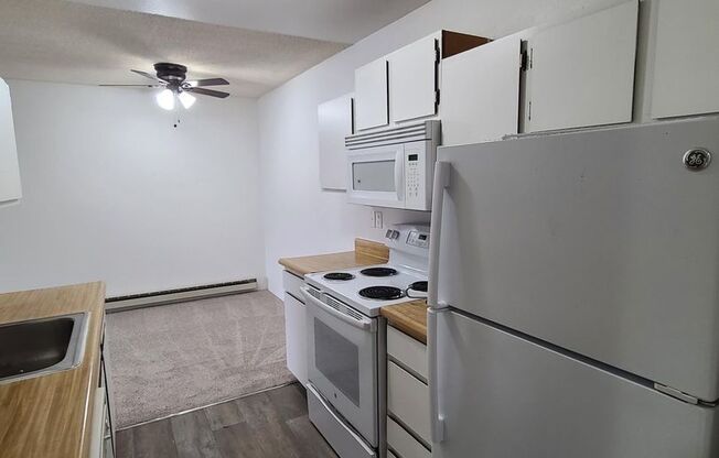 2 beds, 1 bath, 850 sqft, $1,825, Unit 213