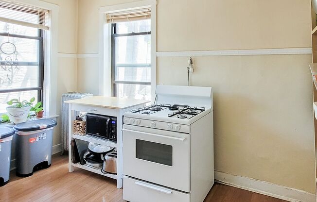 2 beds, 1 bath, 845 sqft, $1,995, Unit 3929-1S
