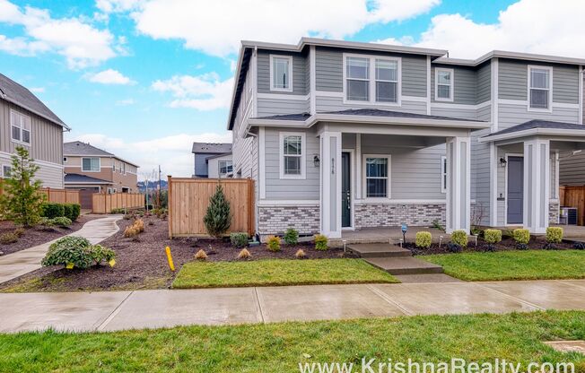 Beautiful 3-Bed | 2.5-Bath Townhome | Expansive Private Outdoor Space | Reeds Crossing