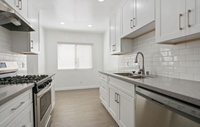 828 18th St in Santa Monica - steps to Montana Ave!