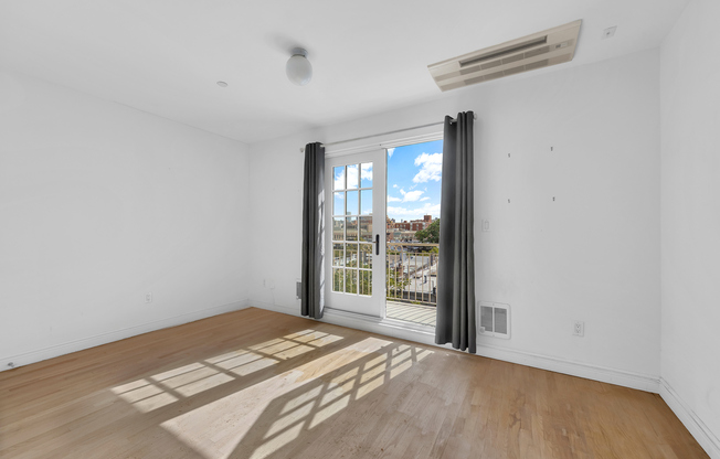 352 W 123 ST