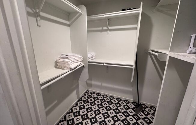 Studio, 1 bath, 500 sqft, $1,499, Unit 201 Academy Dr #201- ARGLO