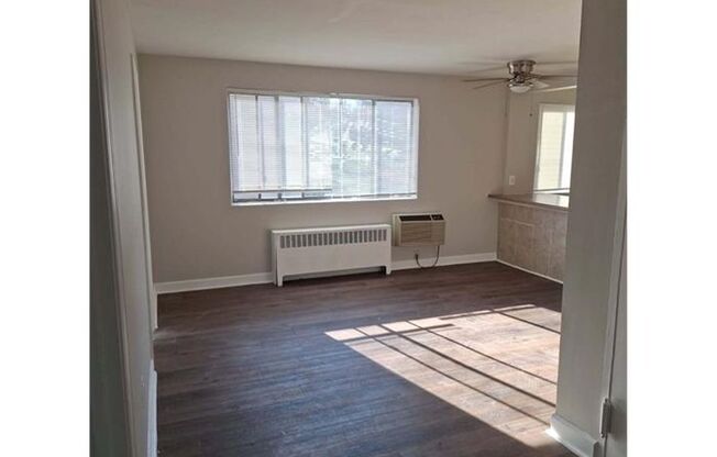 Affordable 2-Bedroom Apartment in Southwest DC – Utilities Included Option Available