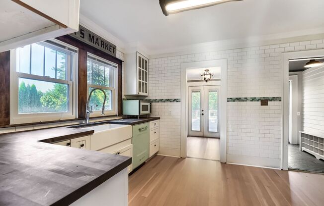Beautiful 4bed/2bath Home in Historic Downtown Snoqualmie!