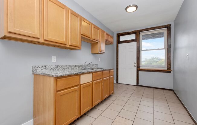 1514-1516 E 67th PL
