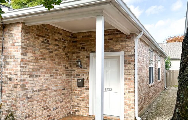 Uptown Rental: 2BR Duplex with Parking & Yard
