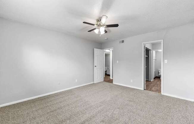 Pet-Friendly Apartments in Overland Park, KS - Treetop Lodge - Photo of Bedroom With Ceiling Fan