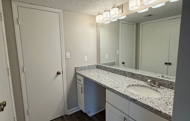 2 beds, 2 baths, 966 sqft, $1,100, Unit 806
