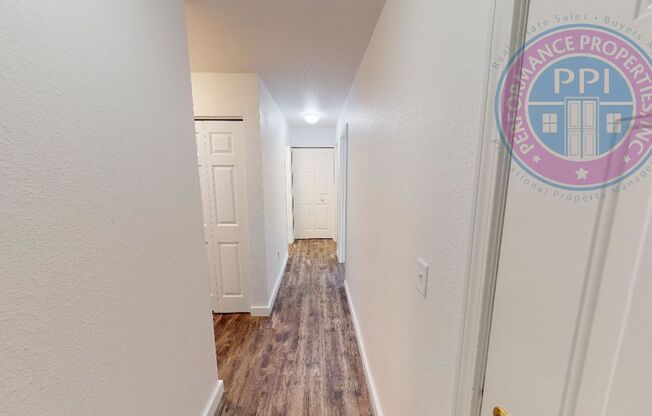 Desirable West Linn Location / Walk To The River, Restaurants & Shopping, Clubhouse, Gym, Pool & Spa