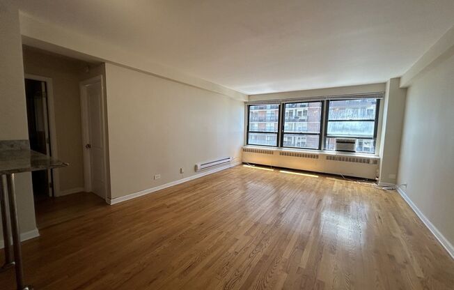 1 bed, 1 bath, 700 sqft, $1,940, Unit 418-1102