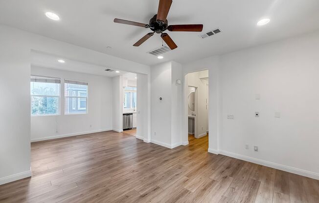 Great 2B/2.5BA Townhome in Escondido!