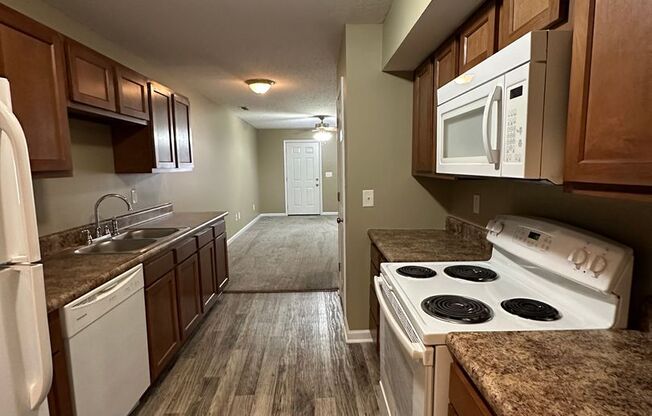 2 beds, 2 baths, $675, Unit OAK PARK 18