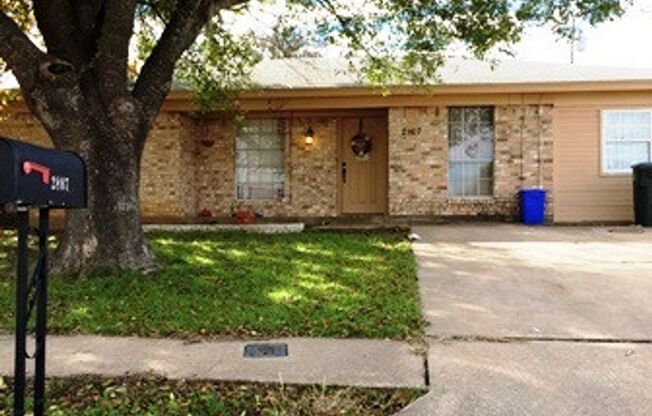 Available NOW!!!! Lovely property located in Copperas Cove in the Mountain Top subdivision. Comes with a wood burning rock fireplace. Wood laminate flooring though-out, with carpeting in bedrooms, bathrooms come with ceramic tiling. Kitchen comes equipped