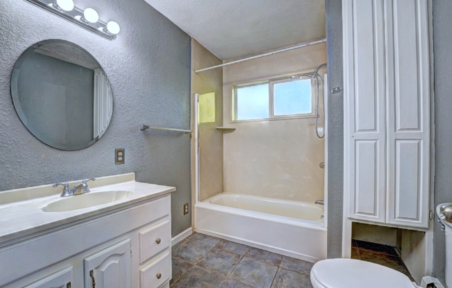 2801 HALL AVE