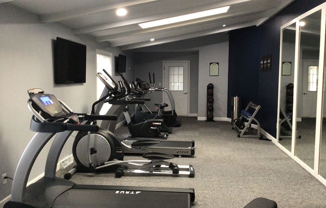 fitness center with tredmills at indian springs apartments