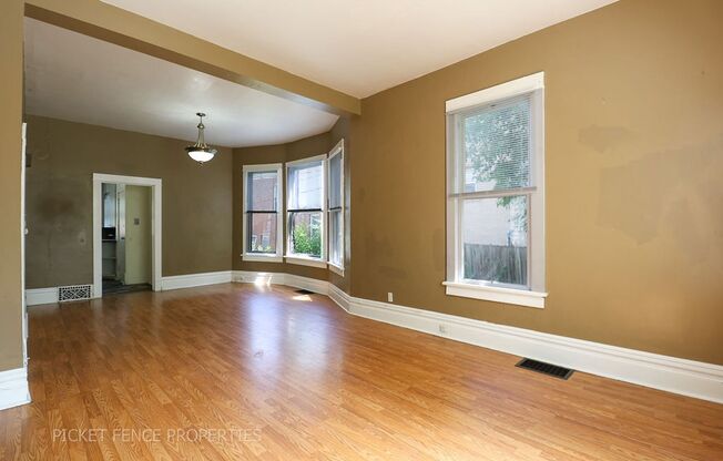 MOVE IN SPECIAL $500 OFF FIRST MONTHS RENT! 5 Bedroom, 2 bath home!