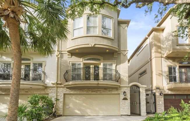 Spacious 3-Bedroom, 3-Bathroom Modern Townhome – No Carpet, Stainless Steel Appliances, and Outdoor Living