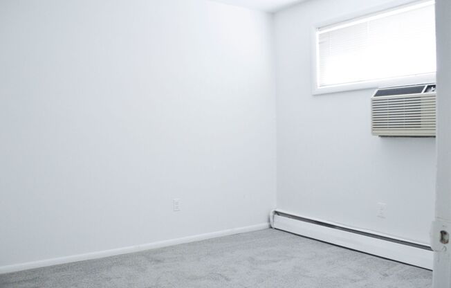 !!Spacious 2 Bedroom 1 bath apartment!!