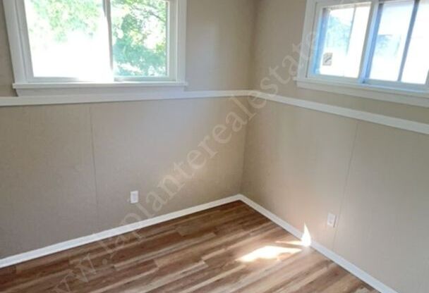 3 beds, 1 bath, $1,300