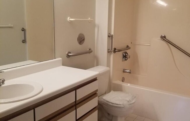 1 bed, 1 bath, 889 sqft, $940, Unit 112-106