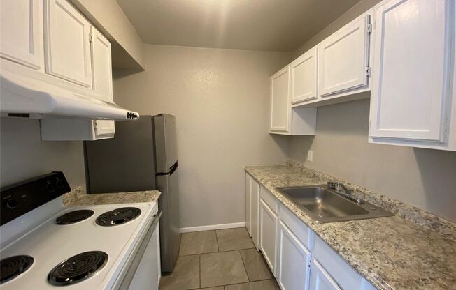 Studio, 1 bath, 450 sqft, $825, Unit 102