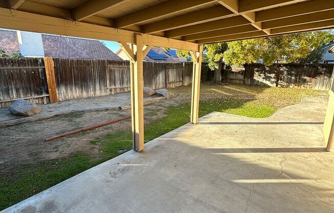 Spacious 5-Bedroom Home in Bakersfield, CA!