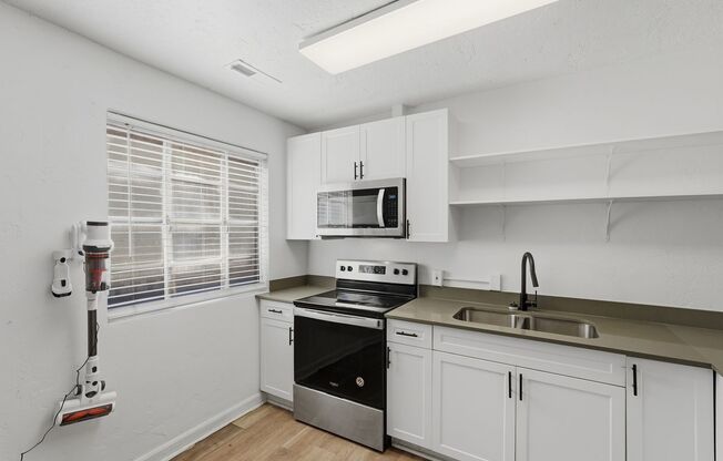 1 bed, 1 bath, 419 sqft, $1,150, Unit 710
