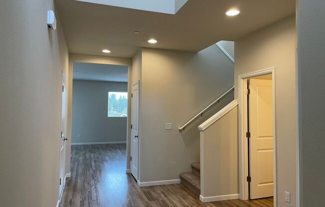 Beautiful 4 Bedroom 2.5 Bath Home Located In Camas! Camas School District! Open Concept!
