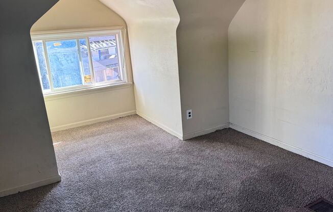 4 beds, 1 bath, $1,199