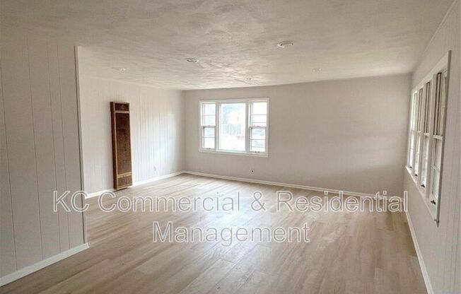 800 E 75 TERRACE