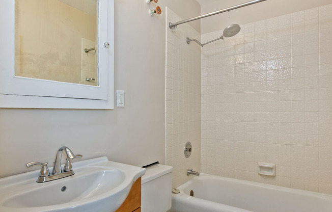 Studio, 1 bath, 390 sqft, $1,395, Unit 26