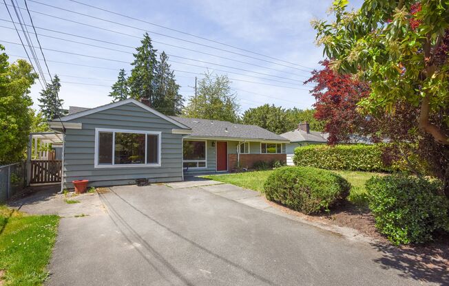 Bright and spacious 3BR/1.75BA Single Family House - Shoreline