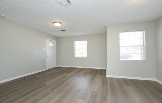 2 beds, 1 bath, $1,077