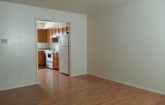 2 beds, 1.5 baths, 1,050 sqft, $795, Unit 40