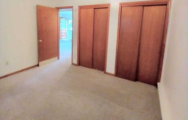 2 beds, 1 bath, 903 sqft, $1,150, Unit B-12