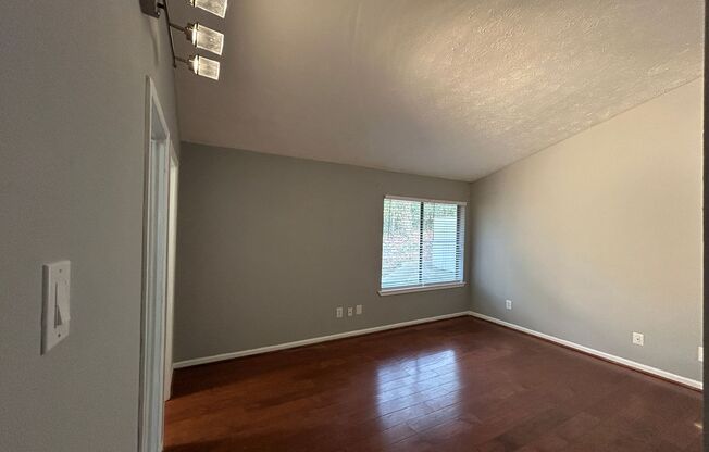 1 BD 1 BATH CONDO TOTAL ELECTRIC!